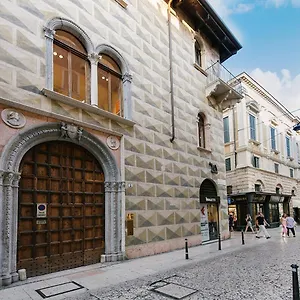  Apartment Palazzo Confalonieri Da Lisca Italy